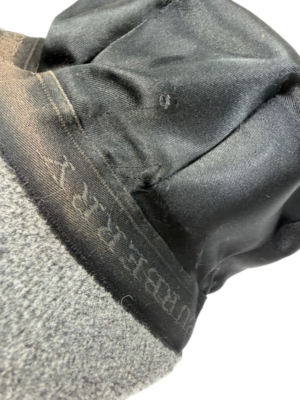 BURBERRY Charcoal Grey 100% Wool Baker Boy Cap Newsboy Hat Metal Chain Logo M